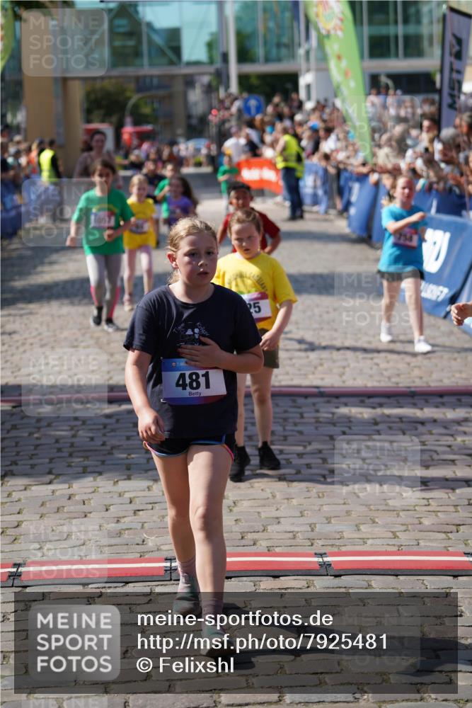 13.06.2025 - Holstenköstenlauf Felixshl http://msf.ph/oto/7925481 13.06.2025 16:24:10 Laufen 65, 73, 481, 625, 719, 758, 1055, 1056, 1057, 1063, 1318 meine-sportfotos.de