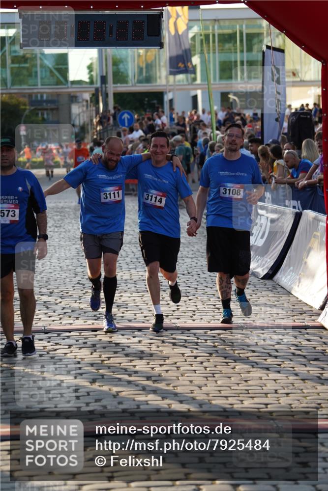 13.06.2025 - Holstenköstenlauf Felixshl http://msf.ph/oto/7925484 13.06.2025 20:08:21 Laufen 2646, 3108, 3111, 3114, 3573 meine-sportfotos.de