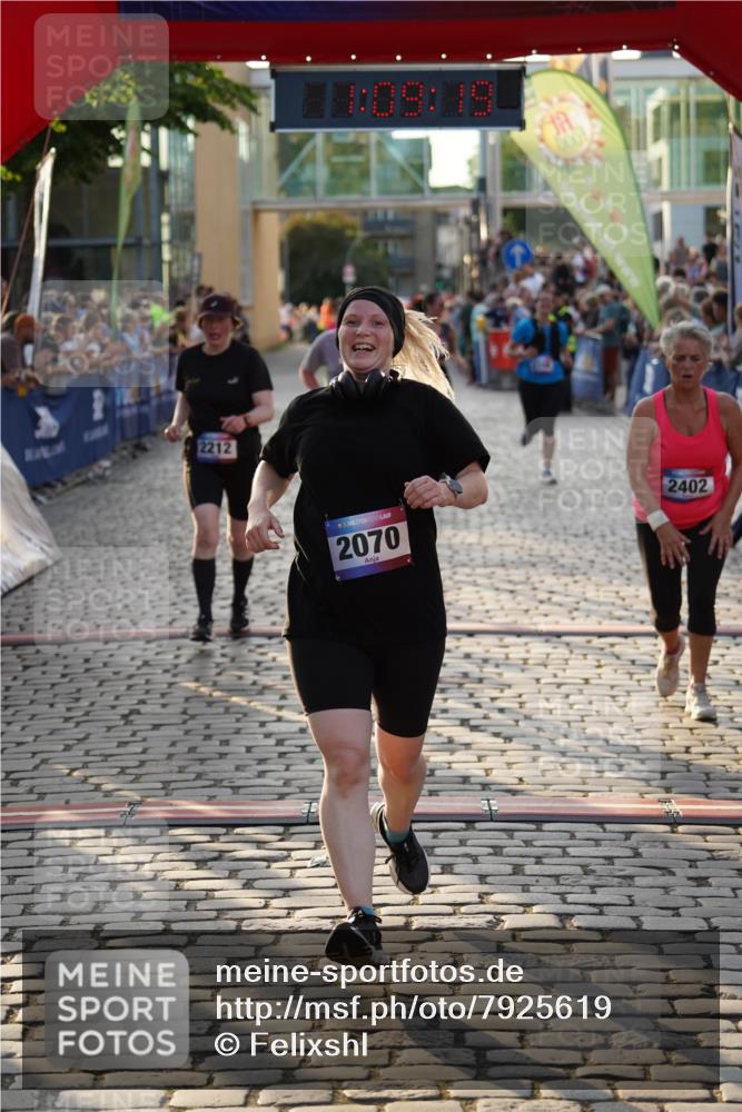 13.06.2025 - Holstenköstenlauf Felixshl http://msf.ph/oto/7925619 13.06.2025 20:09:18 Laufen 2070, 2212, 2240, 2242, 2402, 2805, 3176, 3179 meine-sportfotos.de