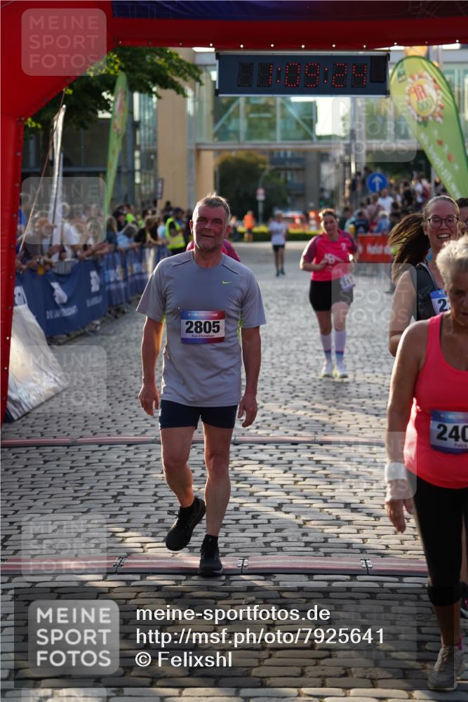 13.06.2025 - Holstenköstenlauf Felixshl http://msf.ph/oto/7925641 13.06.2025 20:09:23 Laufen 2240, 2242, 2805, 3176, 3179 meine-sportfotos.de