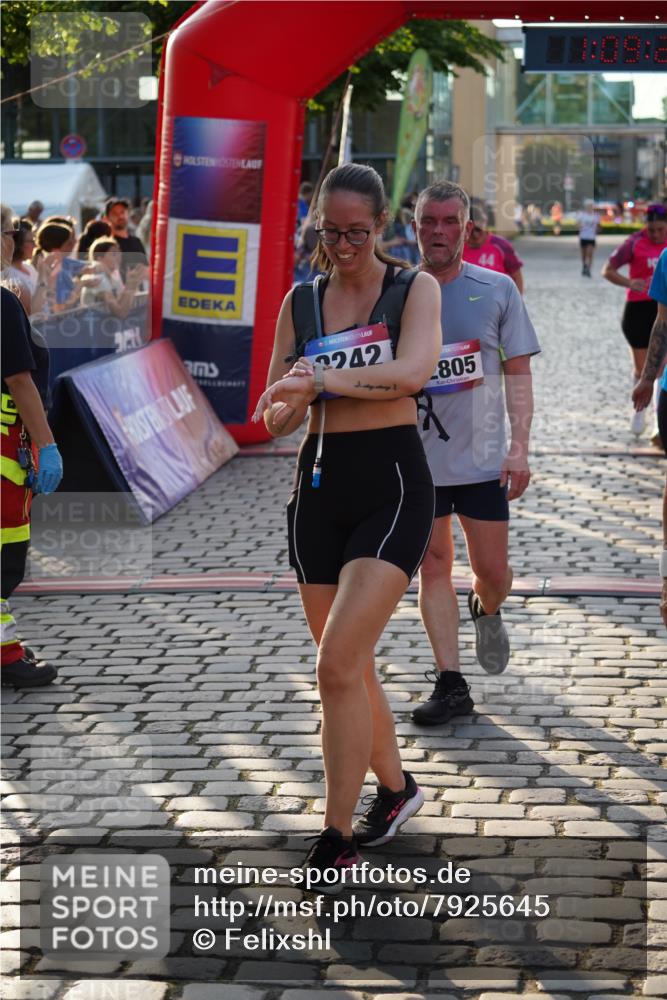 13.06.2025 - Holstenköstenlauf Felixshl http://msf.ph/oto/7925645 13.06.2025 20:09:24 Laufen 2240, 2242, 2805, 3176, 3179 meine-sportfotos.de
