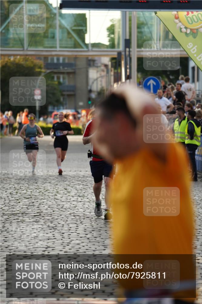 13.06.2025 - Holstenköstenlauf Felixshl http://msf.ph/oto/7925811 13.06.2025 20:10:51 Laufen 2490, 2554, 2764 meine-sportfotos.de