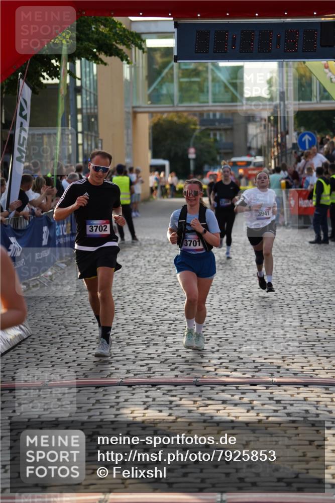 13.06.2025 - Holstenköstenlauf Felixshl http://msf.ph/oto/7925853 13.06.2025 20:11:30 Laufen 2366, 3701, 3702, 3815, 3941 meine-sportfotos.de