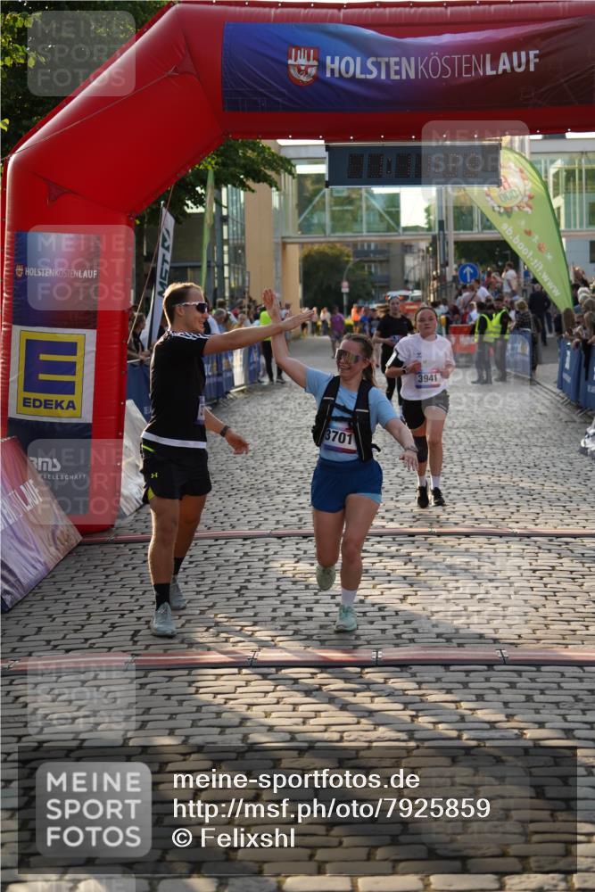 13.06.2025 - Holstenköstenlauf Felixshl http://msf.ph/oto/7925859 13.06.2025 20:11:32 Laufen 2366, 3701, 3702, 3941 meine-sportfotos.de