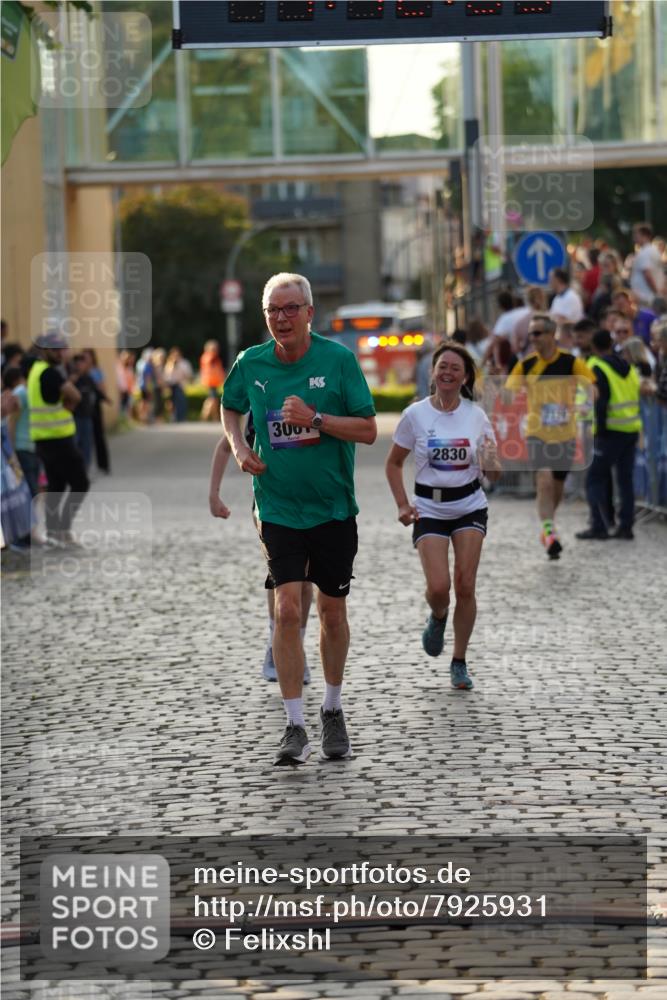 13.06.2025 - Holstenköstenlauf Felixshl http://msf.ph/oto/7925931 13.06.2025 20:12:08 Laufen 2001, 2119, 2829, 2830, 3061 meine-sportfotos.de