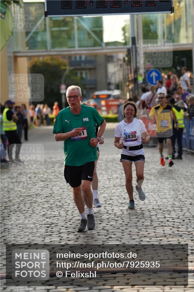 13.06.2025 - Holstenköstenlauf Felixshl http://msf.ph/oto/7925935 13.06.2025 20:12:09 Laufen 2001, 2119, 2829, 2830, 3061 meine-sportfotos.de