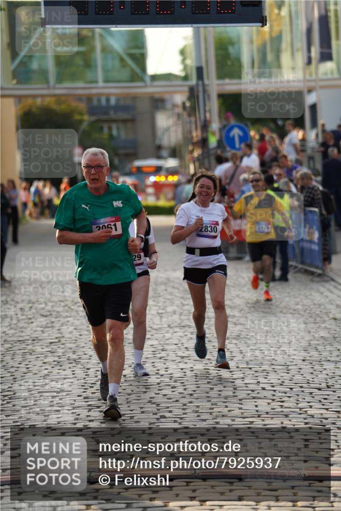 13.06.2025 - Holstenköstenlauf Felixshl http://msf.ph/oto/7925937 13.06.2025 20:12:09 Laufen 2001, 2119, 2829, 2830, 3061 meine-sportfotos.de