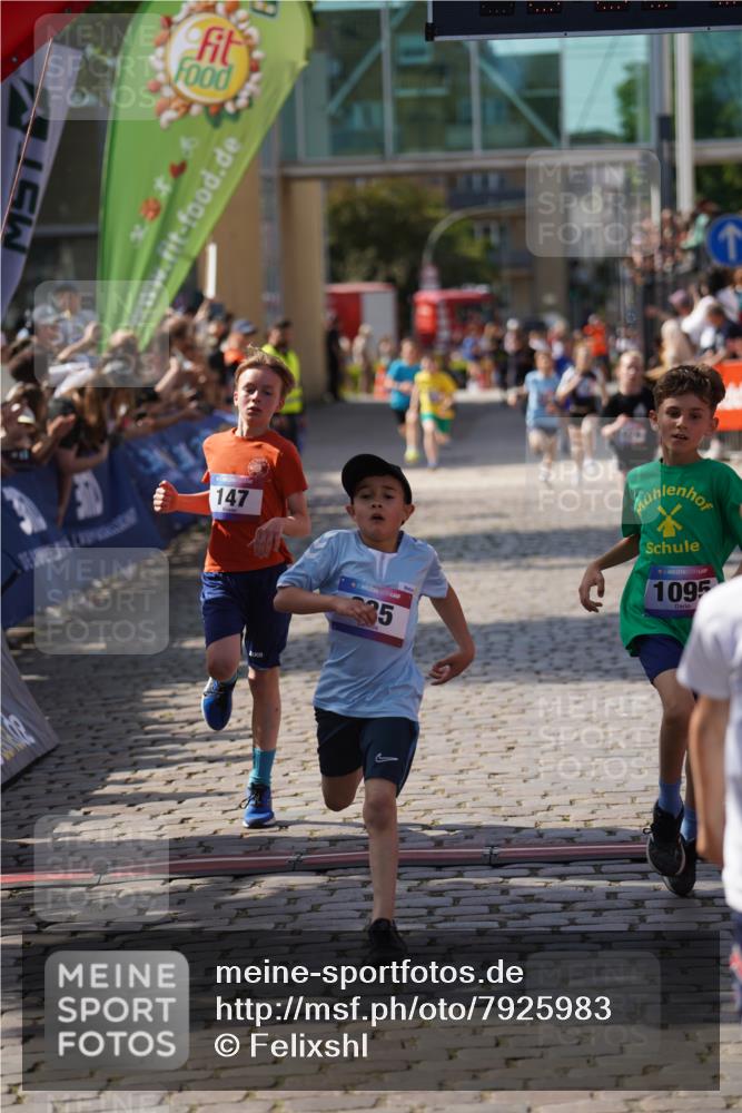 13.06.2025 - Holstenköstenlauf Felixshl http://msf.ph/oto/7925983 13.06.2025 16:35:52 Laufen 82, 147, 235, 383, 392, 653, 792, 925, 1095, 1244, 1429 meine-sportfotos.de