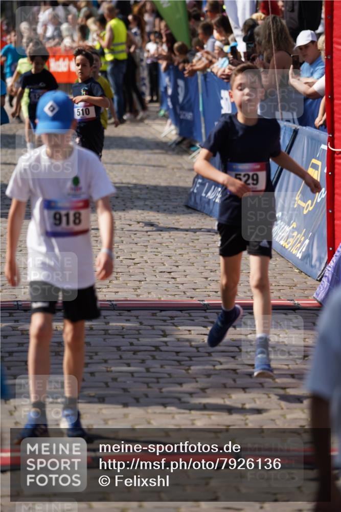 13.06.2025 - Holstenköstenlauf Felixshl http://msf.ph/oto/7926136 13.06.2025 16:36:32 Laufen 77, 389, 499, 510, 521, 528, 529, 635, 644, 764, 765, 775, 918, 920, 1011, 1017, 1132, 1236, 1269, 1358, 1405 meine-sportfotos.de