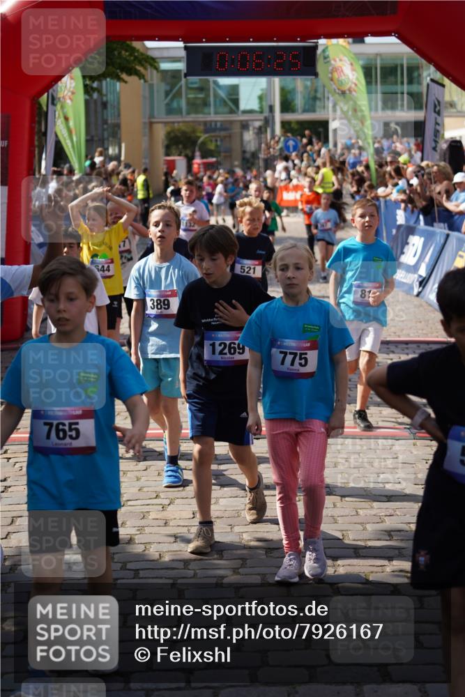 13.06.2025 - Holstenköstenlauf Felixshl http://msf.ph/oto/7926167 13.06.2025 16:36:39 Laufen 46, 367, 389, 499, 521, 528, 635, 644, 761, 772, 903, 1008, 1017, 1092, 1132, 1236, 1269, 1405 meine-sportfotos.de