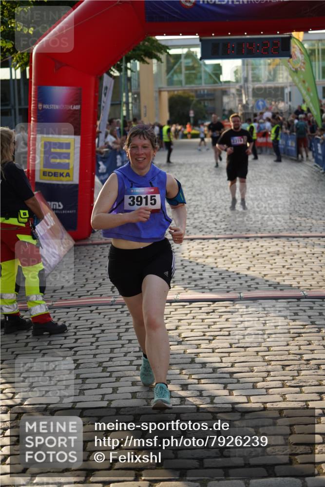 13.06.2025 - Holstenköstenlauf Felixshl http://msf.ph/oto/7926239 13.06.2025 20:14:21 Laufen 2319, 2903, 3915, 3935 meine-sportfotos.de