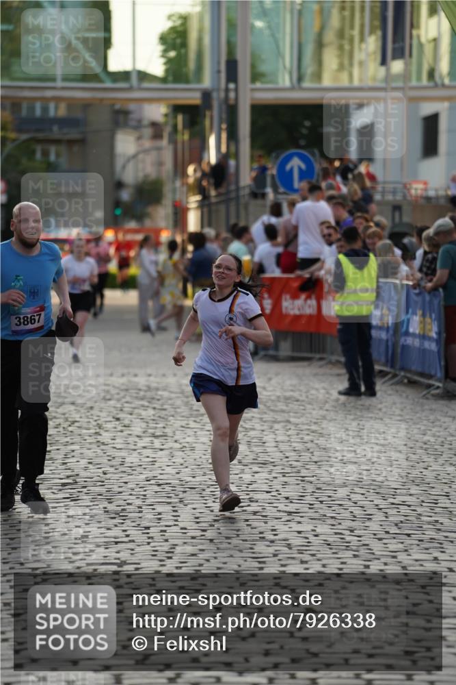 13.06.2025 - Holstenköstenlauf Felixshl http://msf.ph/oto/7926338 13.06.2025 20:16:09 Laufen 3867, 3869 meine-sportfotos.de