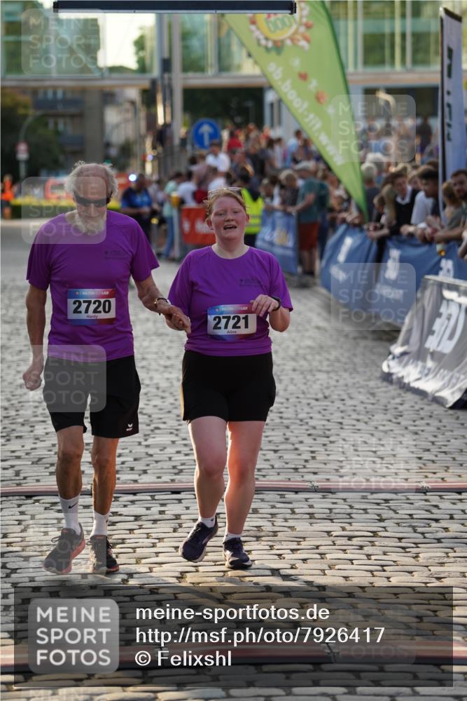 13.06.2025 - Holstenköstenlauf Felixshl http://msf.ph/oto/7926417 13.06.2025 20:16:45 Laufen 2653, 2720, 2721 meine-sportfotos.de