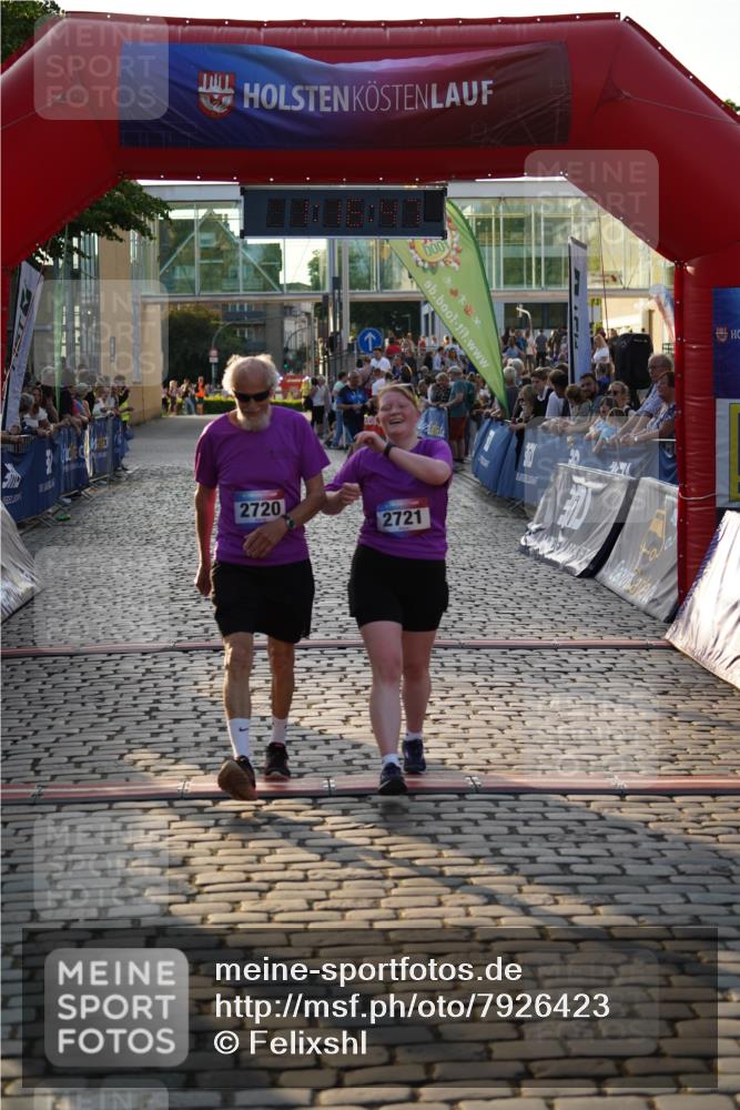 13.06.2025 - Holstenköstenlauf Felixshl http://msf.ph/oto/7926423 13.06.2025 20:16:46 Laufen 2720, 2721 meine-sportfotos.de