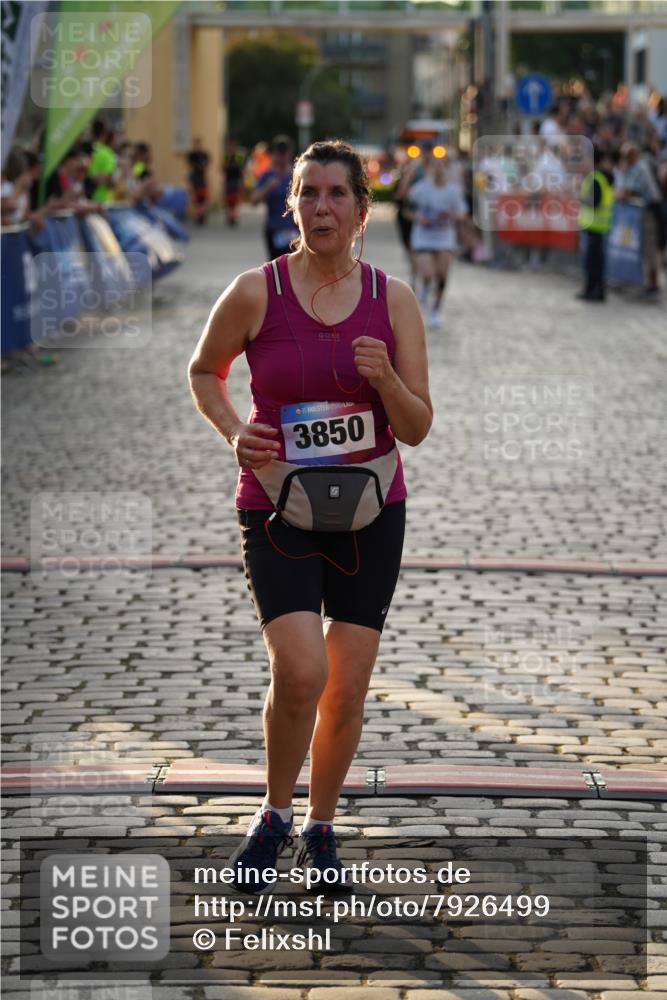 13.06.2025 - Holstenköstenlauf Felixshl http://msf.ph/oto/7926499 13.06.2025 20:18:05 Laufen 2407, 2456, 2590, 3850 meine-sportfotos.de