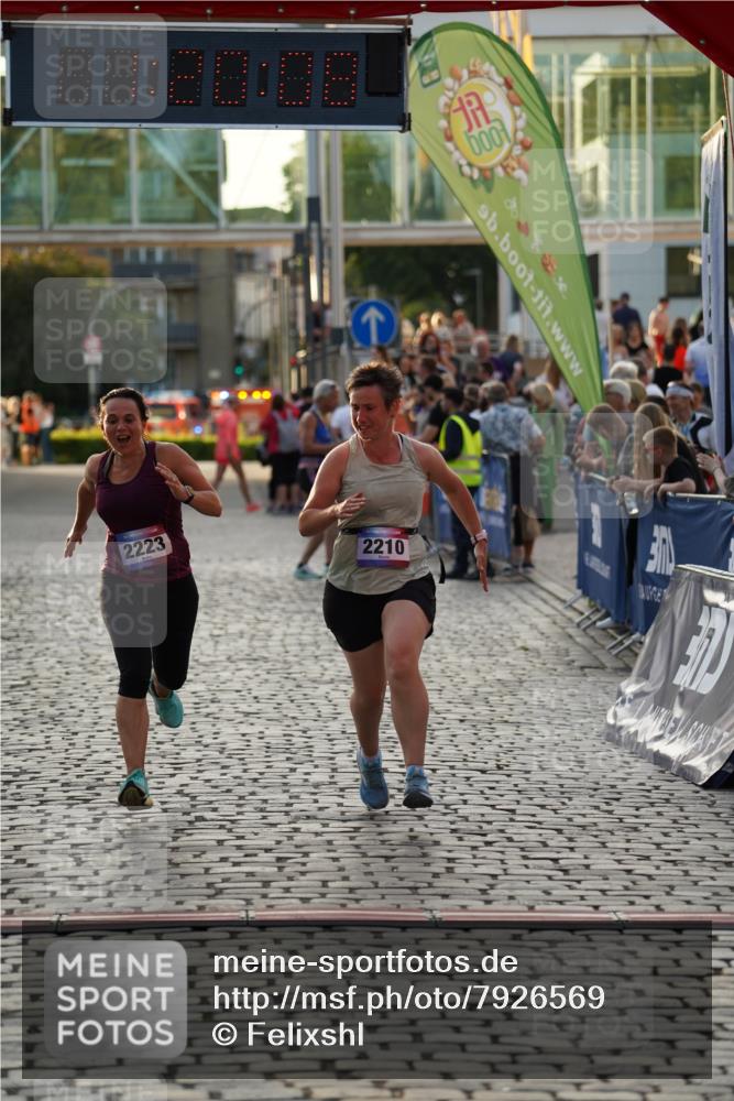 13.06.2025 - Holstenköstenlauf Felixshl http://msf.ph/oto/7926569 13.06.2025 20:20:08 Laufen 2210, 2223 meine-sportfotos.de