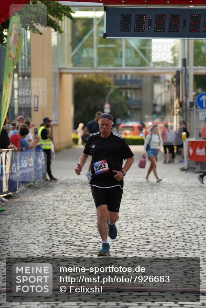 13.06.2025 - Holstenköstenlauf Felixshl http://msf.ph/oto/7926663 13.06.2025 20:24:55 Laufen 3982 meine-sportfotos.de