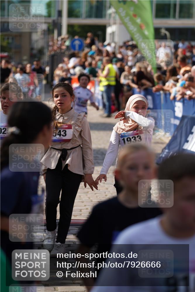 13.06.2025 - Holstenköstenlauf Felixshl http://msf.ph/oto/7926666 13.06.2025 16:38:36 Laufen 243, 247, 519, 766, 779, 907, 924, 1025, 1096, 1340, 1404, 1933 meine-sportfotos.de