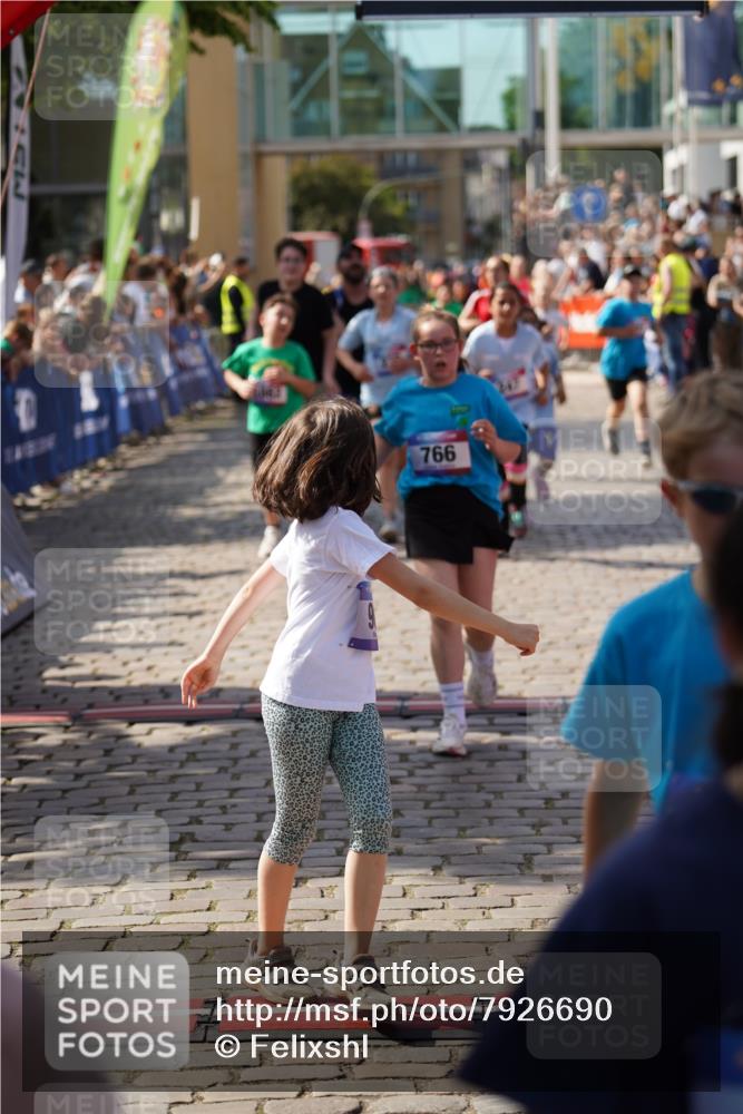 13.06.2025 - Holstenköstenlauf Felixshl http://msf.ph/oto/7926690 13.06.2025 16:38:43 Laufen 234, 239, 247, 636, 652, 766, 768, 779, 791, 907, 924, 1081, 1082, 1402, 1404 meine-sportfotos.de