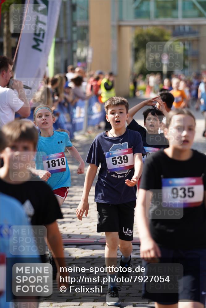 13.06.2025 - Holstenköstenlauf Felixshl http://msf.ph/oto/7927054 13.06.2025 16:51:10 Laufen 91, 396, 402, 414, 416, 534, 539, 552, 799, 933, 935, 1027, 1030, 1036, 1112, 1120, 1258, 1431, 1818 meine-sportfotos.de
