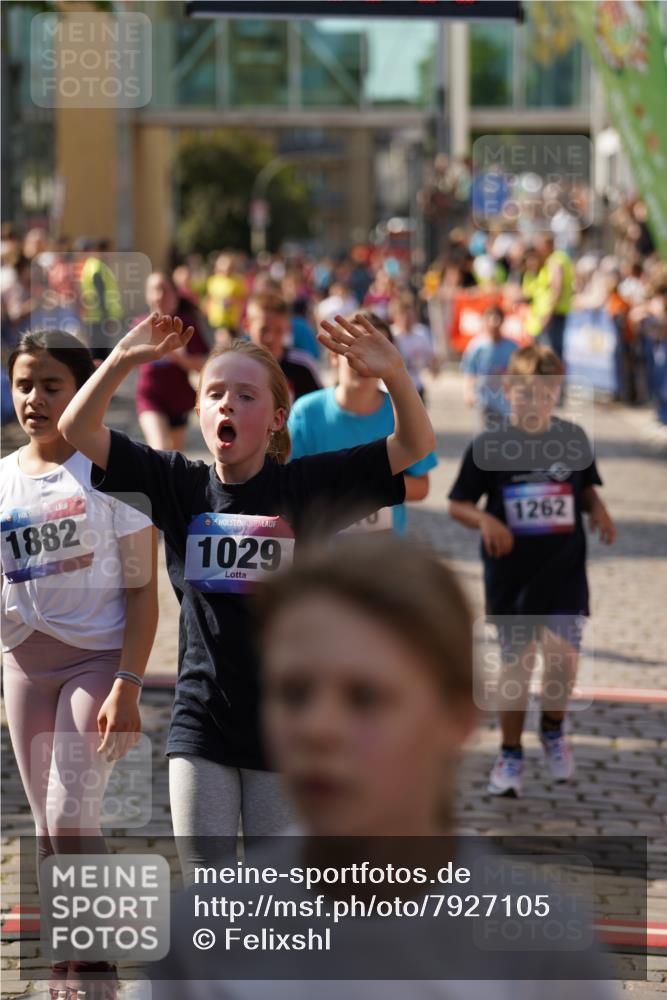 13.06.2025 - Holstenköstenlauf Felixshl http://msf.ph/oto/7927105 13.06.2025 16:51:32 Laufen 15, 69, 127, 136, 259, 398, 662, 806, 810, 813, 937, 1035, 1262, 1807, 1882 meine-sportfotos.de
