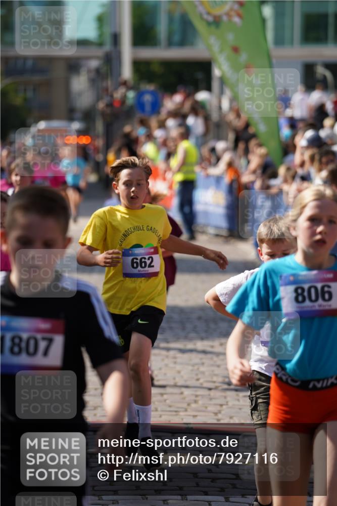 13.06.2025 - Holstenköstenlauf Felixshl http://msf.ph/oto/7927116 13.06.2025 16:51:37 Laufen 15, 51, 69, 127, 136, 259, 398, 662, 806, 813, 937, 1166, 1167, 1824 meine-sportfotos.de