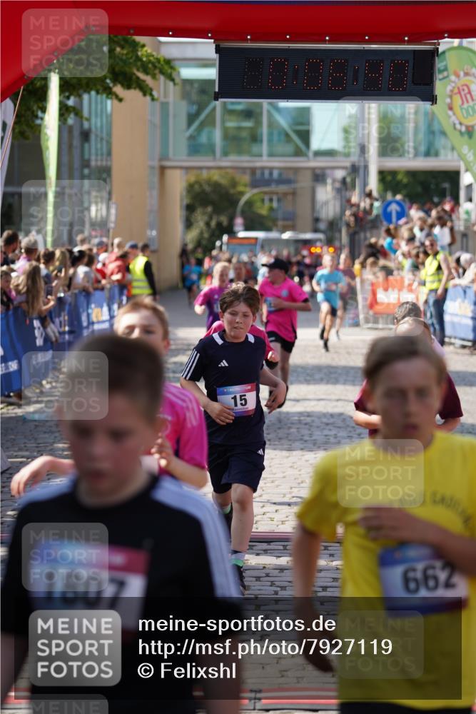 13.06.2025 - Holstenköstenlauf Felixshl http://msf.ph/oto/7927119 13.06.2025 16:51:39 Laufen 15, 51, 69, 127, 128, 259, 398, 544, 662, 813, 937, 1166, 1167, 1824 meine-sportfotos.de