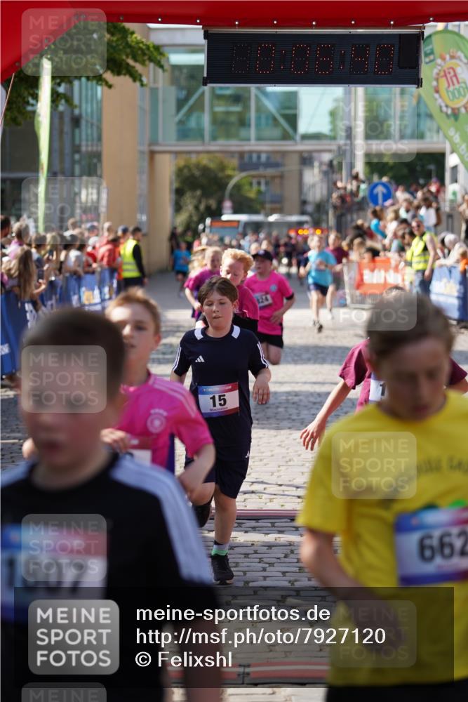 13.06.2025 - Holstenköstenlauf Felixshl http://msf.ph/oto/7927120 13.06.2025 16:51:39 Laufen 15, 51, 69, 127, 128, 259, 398, 544, 662, 813, 937, 1166, 1167, 1824 meine-sportfotos.de