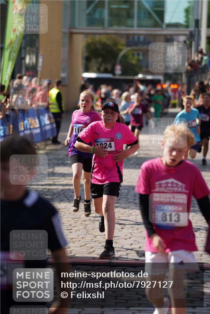 13.06.2025 - Holstenköstenlauf Felixshl http://msf.ph/oto/7927127 13.06.2025 16:51:42 Laufen 15, 27, 51, 127, 128, 137, 406, 541, 544, 812, 813, 937, 1166, 1167, 1824, 1860 meine-sportfotos.de