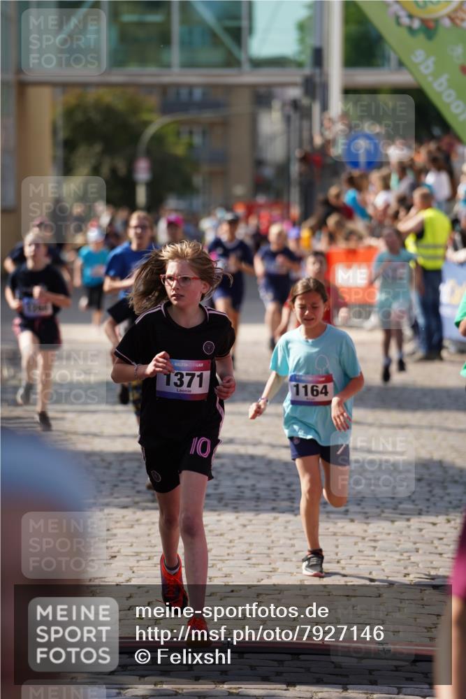 13.06.2025 - Holstenköstenlauf Felixshl http://msf.ph/oto/7927146 13.06.2025 16:51:54 Laufen 41, 48, 93, 146, 399, 541, 802, 807, 815, 1028, 1032, 1034, 1113, 1164, 1260, 1366, 1371, 1935 meine-sportfotos.de