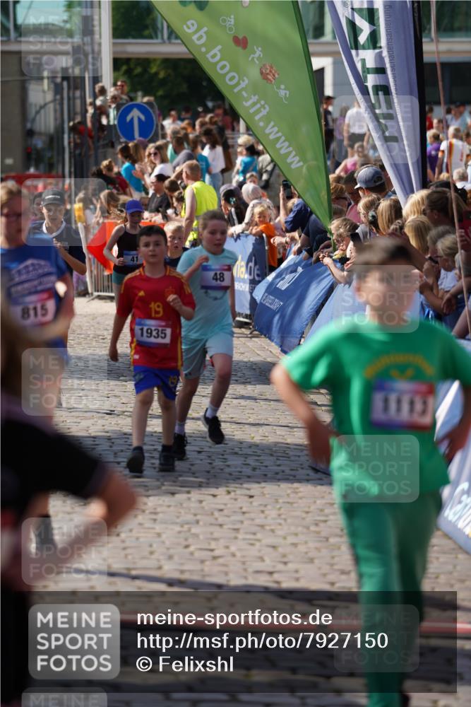 13.06.2025 - Holstenköstenlauf Felixshl http://msf.ph/oto/7927150 13.06.2025 16:51:57 Laufen 41, 48, 93, 399, 537, 802, 815, 1032, 1034, 1113, 1164, 1260, 1366, 1371, 1935 meine-sportfotos.de