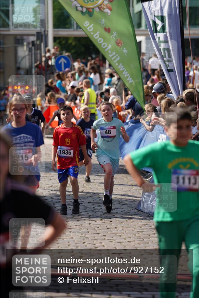 13.06.2025 - Holstenköstenlauf Felixshl http://msf.ph/oto/7927152 13.06.2025 16:51:57 Laufen 41, 48, 93, 399, 537, 802, 815, 1032, 1034, 1113, 1164, 1260, 1366, 1371, 1935 meine-sportfotos.de