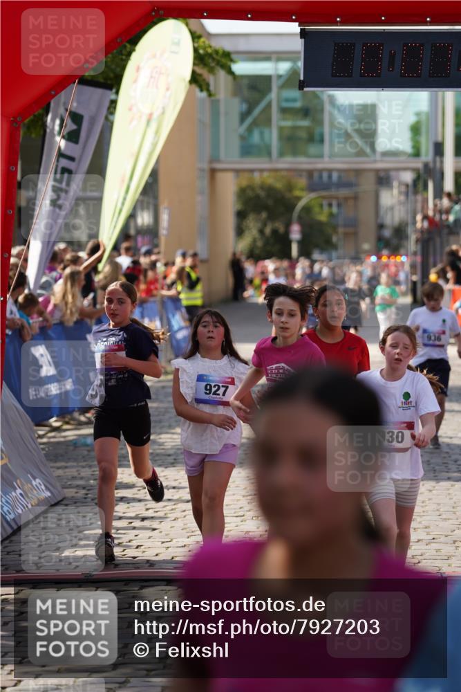 13.06.2025 - Holstenköstenlauf Felixshl http://msf.ph/oto/7927203 13.06.2025 16:52:24 Laufen 126, 255, 256, 262, 266, 394, 412, 540, 549, 660, 809, 817, 927, 930, 936, 1250, 1266 meine-sportfotos.de