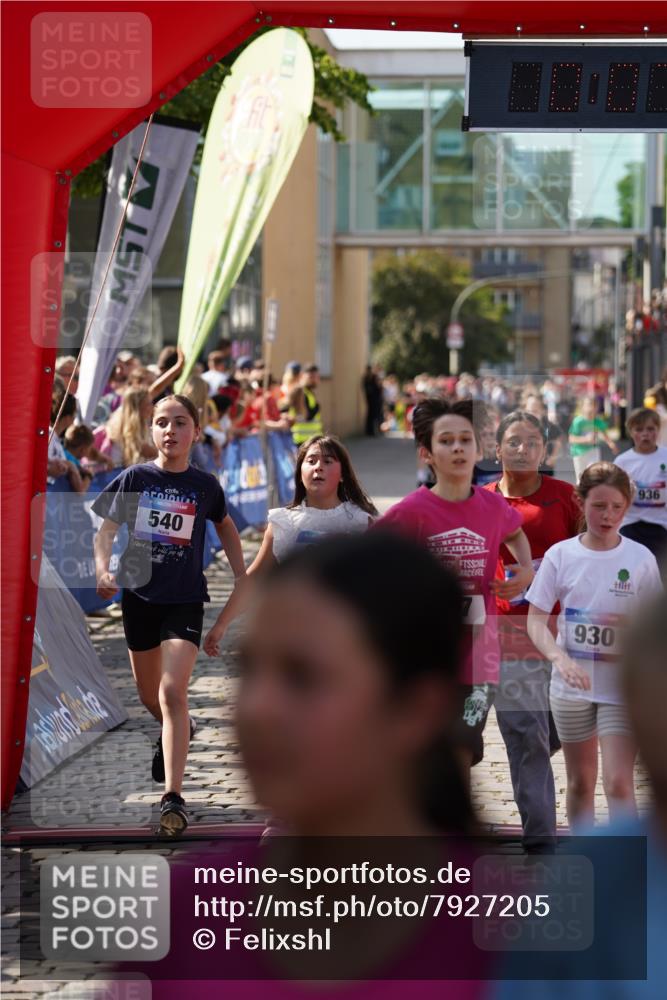 13.06.2025 - Holstenköstenlauf Felixshl http://msf.ph/oto/7927205 13.06.2025 16:52:24 Laufen 126, 255, 256, 262, 266, 394, 412, 540, 549, 660, 809, 817, 927, 930, 936, 1250, 1266 meine-sportfotos.de