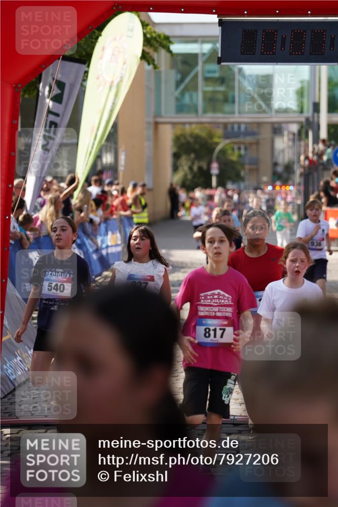 13.06.2025 - Holstenköstenlauf Felixshl http://msf.ph/oto/7927206 13.06.2025 16:52:24 Laufen 126, 255, 256, 262, 266, 394, 412, 540, 549, 660, 809, 817, 927, 930, 936, 1250, 1266 meine-sportfotos.de