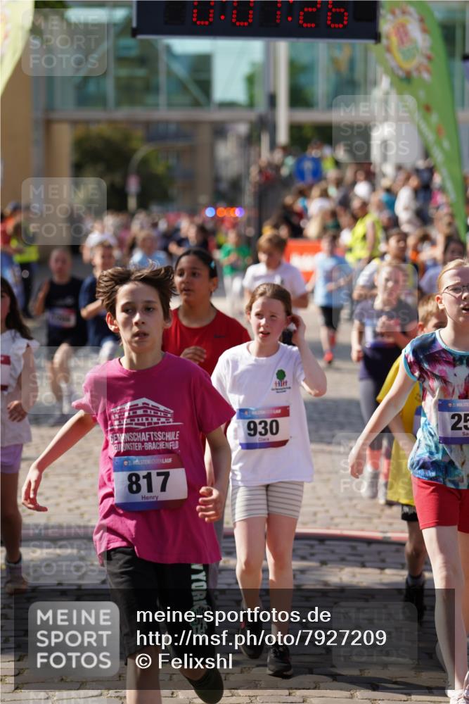 13.06.2025 - Holstenköstenlauf Felixshl http://msf.ph/oto/7927209 13.06.2025 16:52:25 Laufen 126, 255, 256, 262, 266, 394, 412, 540, 549, 660, 809, 817, 927, 930, 936, 938, 1250, 1263, 1266 meine-sportfotos.de