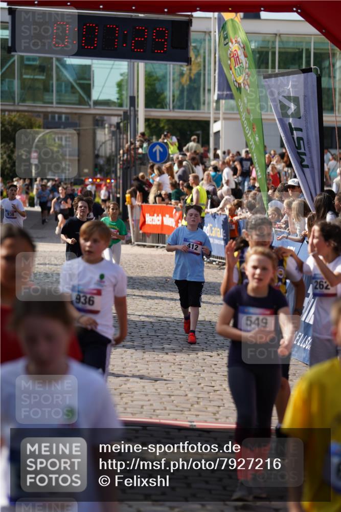 13.06.2025 - Holstenköstenlauf Felixshl http://msf.ph/oto/7927216 13.06.2025 16:52:28 Laufen 262, 266, 394, 412, 540, 549, 555, 660, 817, 927, 936, 938, 1108, 1250, 1263, 1266 meine-sportfotos.de
