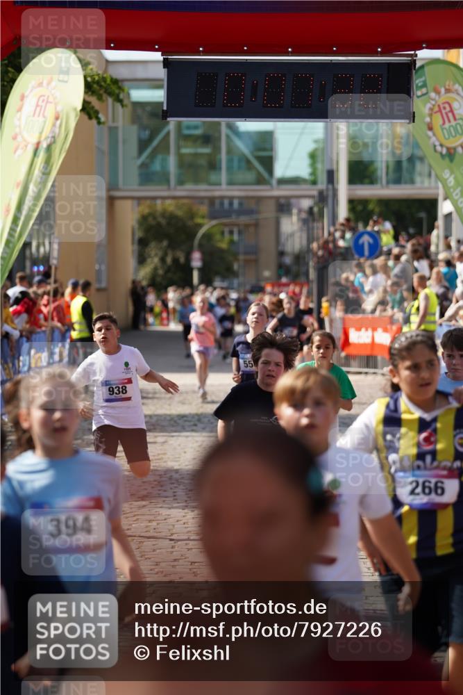 13.06.2025 - Holstenköstenlauf Felixshl http://msf.ph/oto/7927226 13.06.2025 16:52:32 Laufen 71, 72, 394, 412, 555, 938, 1108, 1263 meine-sportfotos.de