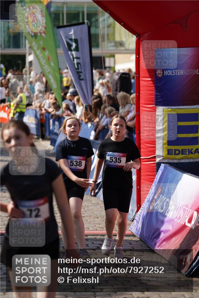 13.06.2025 - Holstenköstenlauf Felixshl http://msf.ph/oto/7927252 13.06.2025 16:52:41 Laufen 71, 72, 257, 403, 535, 538, 542, 797, 800, 803, 1253 meine-sportfotos.de