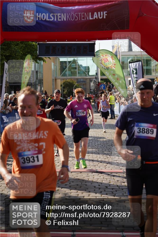 13.06.2025 - Holstenköstenlauf Felixshl http://msf.ph/oto/7928287 13.06.2025 17:55:14 Laufen 2057, 2355, 2421, 2462, 2675, 2744, 2981, 3199, 3642, 3775, 3813, 3889, 3931 meine-sportfotos.de