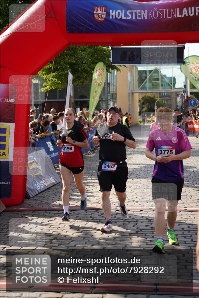 13.06.2025 - Holstenköstenlauf Felixshl http://msf.ph/oto/7928292 13.06.2025 17:55:15 Laufen 2355, 2421, 2462, 2675, 2744, 2981, 3199, 3642, 3775, 3889, 3931 meine-sportfotos.de