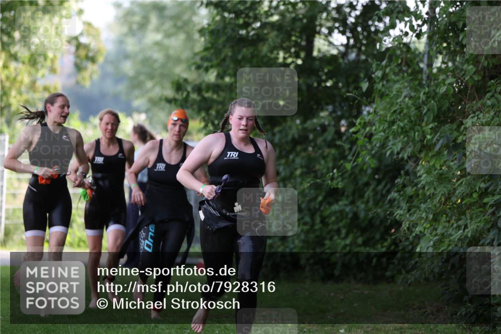 15.06.2025 - 7 Türme Triathlon Michael Strokosch http://msf.ph/oto/7928316 15.06.2025 09:15:32 Schwimmen 86, 97, 98, 99, 100 meine-sportfotos.de