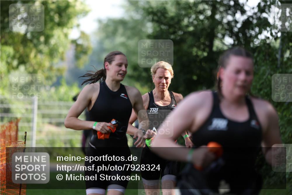 15.06.2025 - 7 Türme Triathlon Michael Strokosch http://msf.ph/oto/7928324 15.06.2025 09:15:35 Schwimmen 86, 97, 98, 99, 100 meine-sportfotos.de