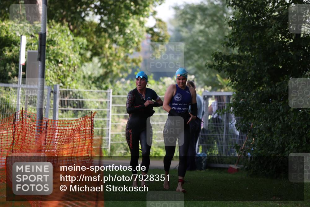 15.06.2025 - 7 Türme Triathlon Michael Strokosch http://msf.ph/oto/7928351 15.06.2025 09:16:03 Schwimmen 83, 84 meine-sportfotos.de
