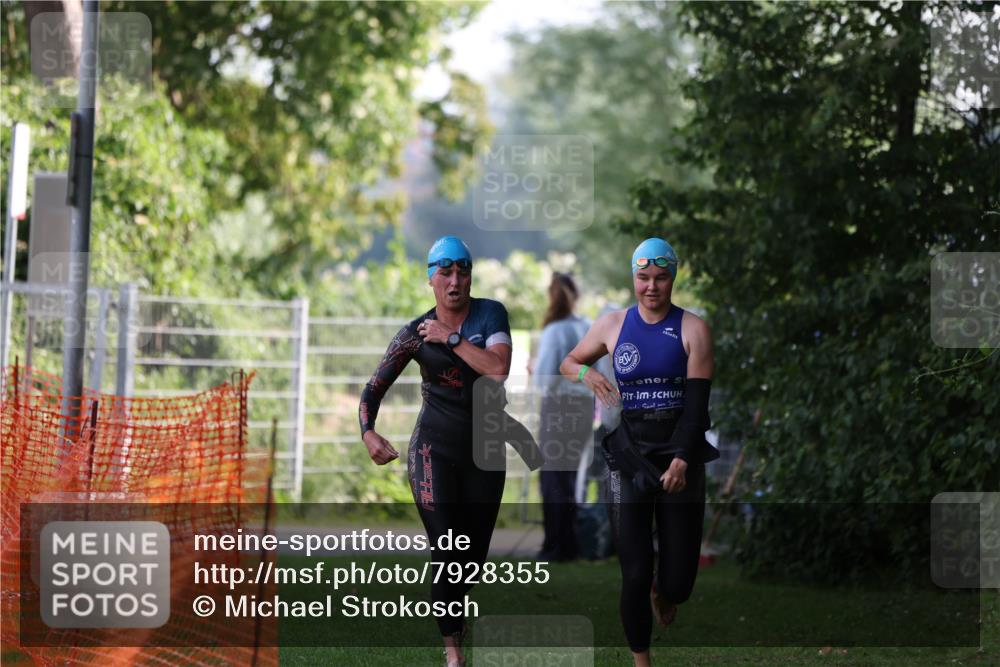 15.06.2025 - 7 Türme Triathlon Michael Strokosch http://msf.ph/oto/7928355 15.06.2025 09:16:04 Schwimmen 83, 84 meine-sportfotos.de