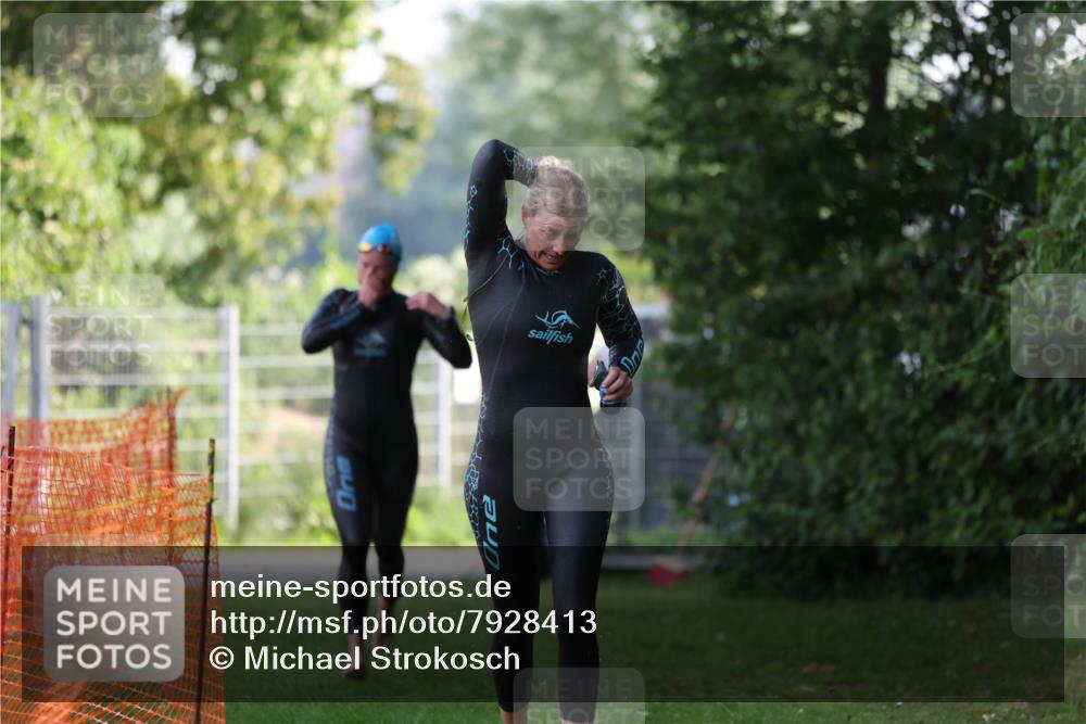 15.06.2025 - 7 Türme Triathlon Michael Strokosch http://msf.ph/oto/7928413 15.06.2025 09:17:04 Schwimmen 81, 82 meine-sportfotos.de