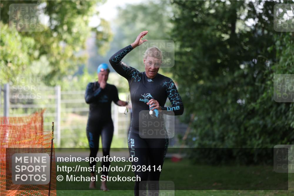 15.06.2025 - 7 Türme Triathlon Michael Strokosch http://msf.ph/oto/7928414 15.06.2025 09:17:04 Schwimmen 81, 82 meine-sportfotos.de