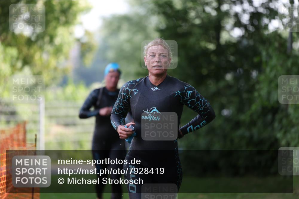 15.06.2025 - 7 Türme Triathlon Michael Strokosch http://msf.ph/oto/7928419 15.06.2025 09:17:05 Schwimmen 81, 82 meine-sportfotos.de