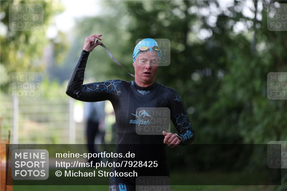 15.06.2025 - 7 Türme Triathlon Michael Strokosch http://msf.ph/oto/7928425 15.06.2025 09:17:07 Schwimmen 81, 82 meine-sportfotos.de