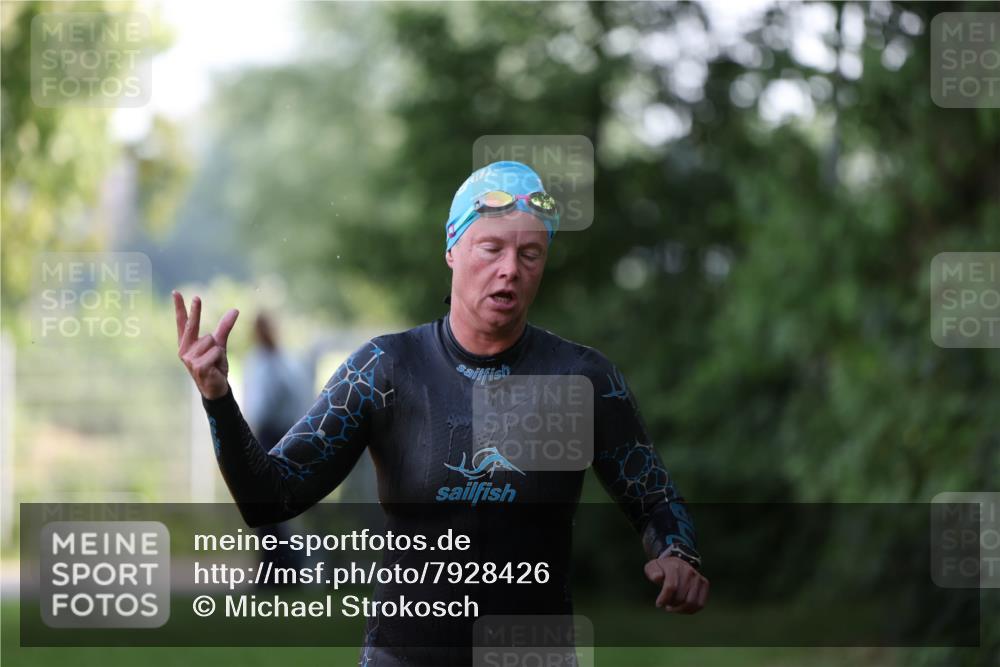 15.06.2025 - 7 Türme Triathlon Michael Strokosch http://msf.ph/oto/7928426 15.06.2025 09:17:08 Schwimmen 81, 82 meine-sportfotos.de